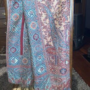 Woman’s scarf reversible Indian motif good cond never worn